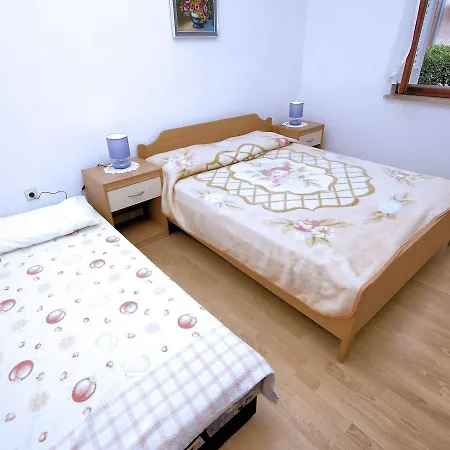 Tin Apartment *