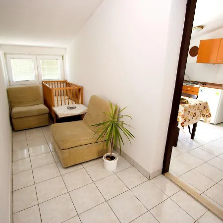 Tin Apartment *