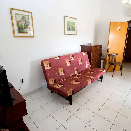 Tin Apartment *